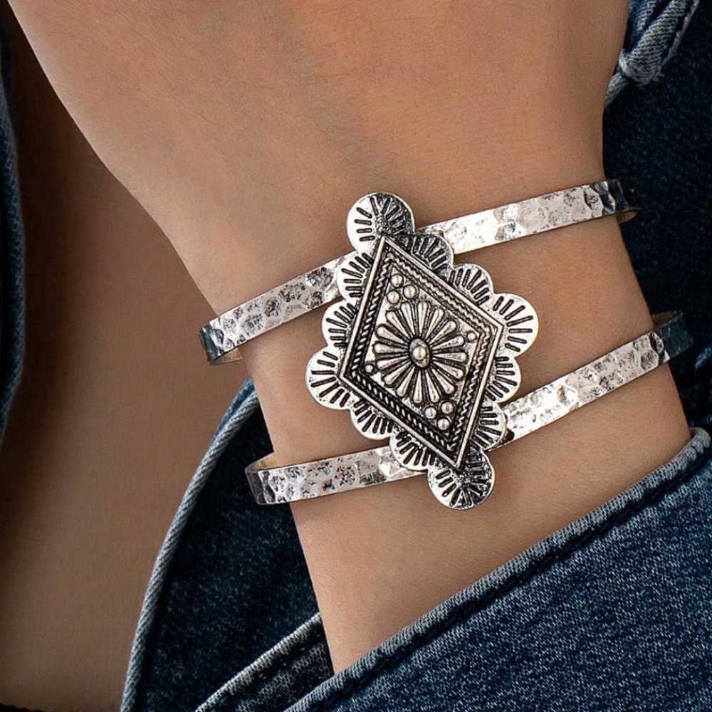 Boho Antique Silver Tone Western Adjustable Cuff - Picture 1 of 4